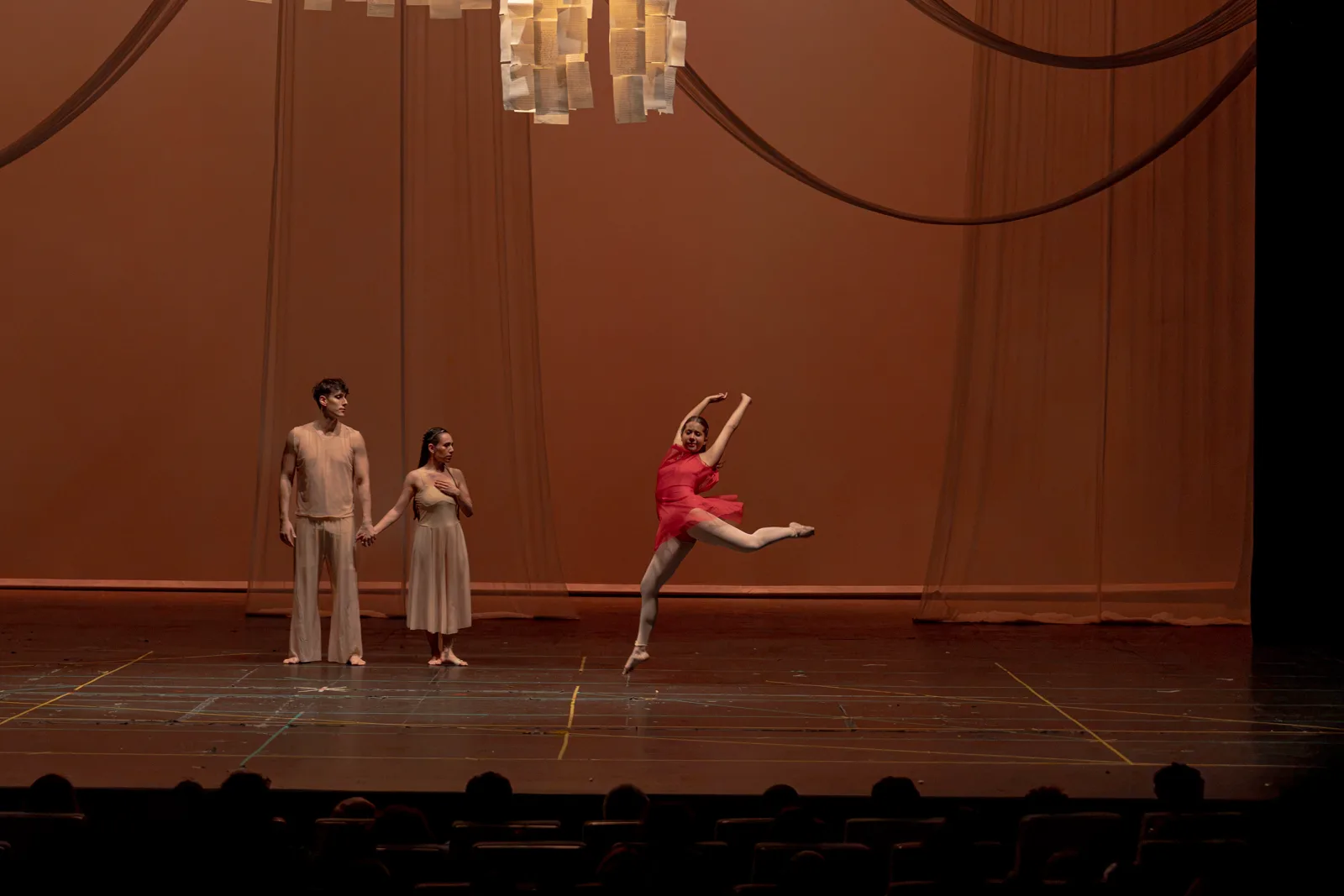 El Aplauso Final - The Crown Dance Studio